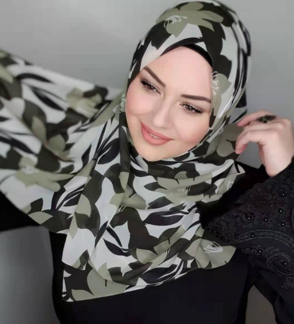 Hijab sporty dengan desain camouflage